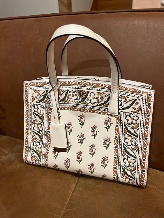 Tory Burch トリーバーチ ペリー フラワープリント 総柄（ブランドバッグ）の商品画像 - 査定依頼日：2026年10月5日 - 最高査定価格：15,000円