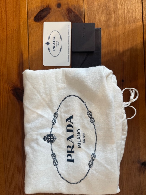 プラダ  （ブランドバッグ）の商品画像 - 査定依頼日：2025年9月30日 - 最高査定価格：70,000円