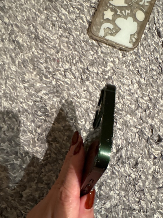 iPhone13（スマホ）の商品画像 - 査定依頼日：2025年10月1日 - 最高査定価格：10,000円