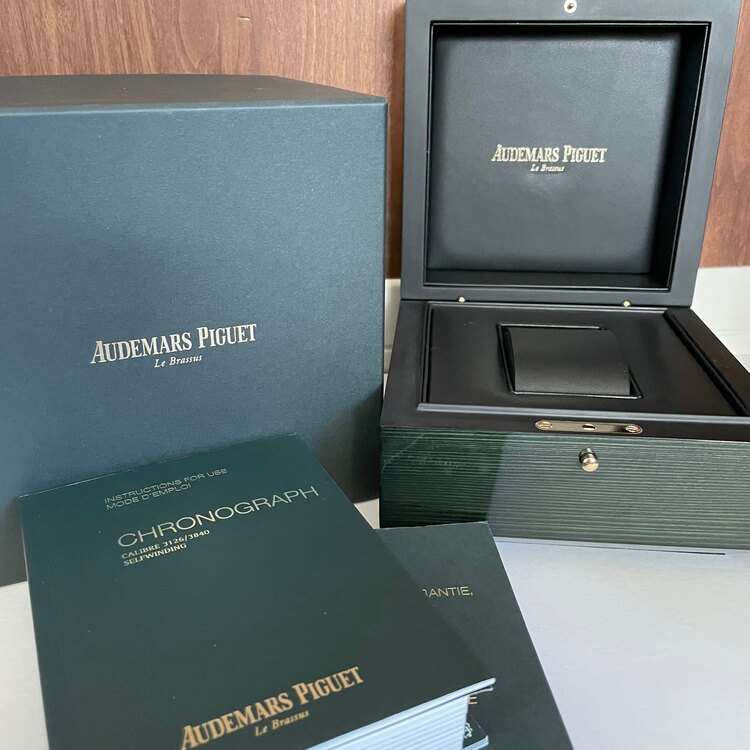 ロイヤルオークオフショア（高級時計）の商品画像 - 査定依頼日：2025年1月27日 - 最高査定価格：4,900,000円