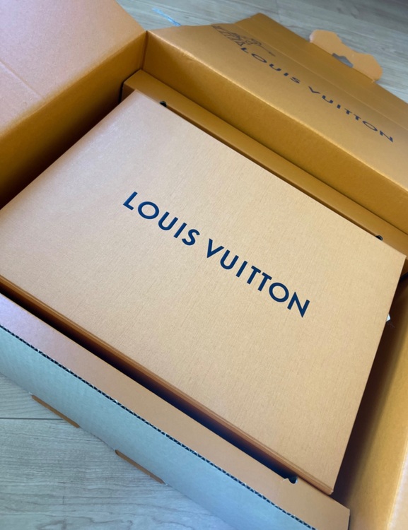 M12939 ルーピング　（ブランドバッグ）の商品画像 - 査定依頼日：2025年8月10日 - 最高査定価格：310,000円