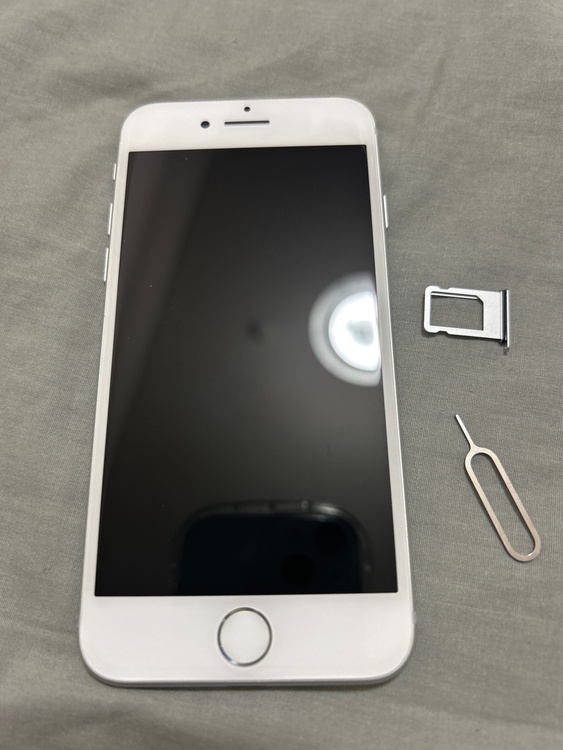 iPhone7 128GB SIMフリー（スマホ）の商品画像 - 査定依頼日：2026年2月8日 - 最高査定価格：4,000円