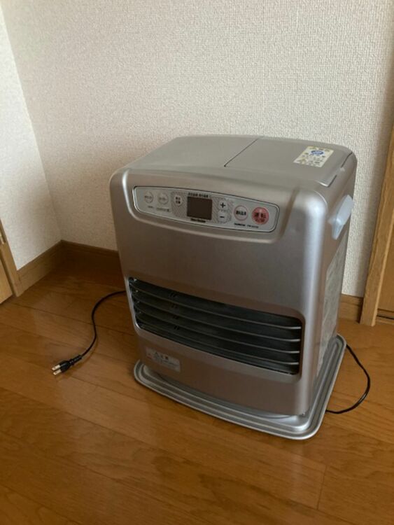石油ファンヒーター　FW-3215S（家電）の商品画像 - 査定依頼日：2025年6月11日 - 最高査定価格：500円