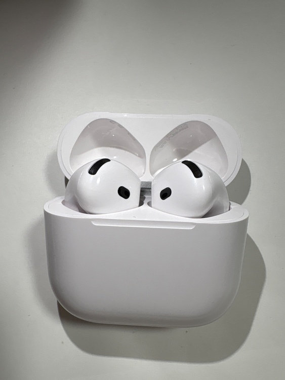 AirPods4　ANC A3055 A3056 A3059（オーディオ・スピーカー）の商品画像 - 査定依頼日：2026年4月7日 - 最高査定価格：7,100円