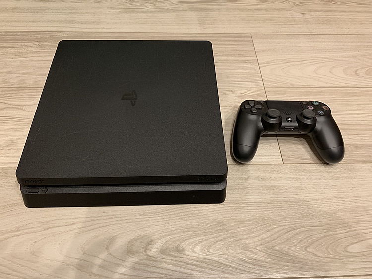 PlayStation®4 FIFA 18 Pack（ゲーム機本体・ゲームソフト）の商品画像 - 査定依頼日：2019年12月25日 - 最高査定価格：14,500円