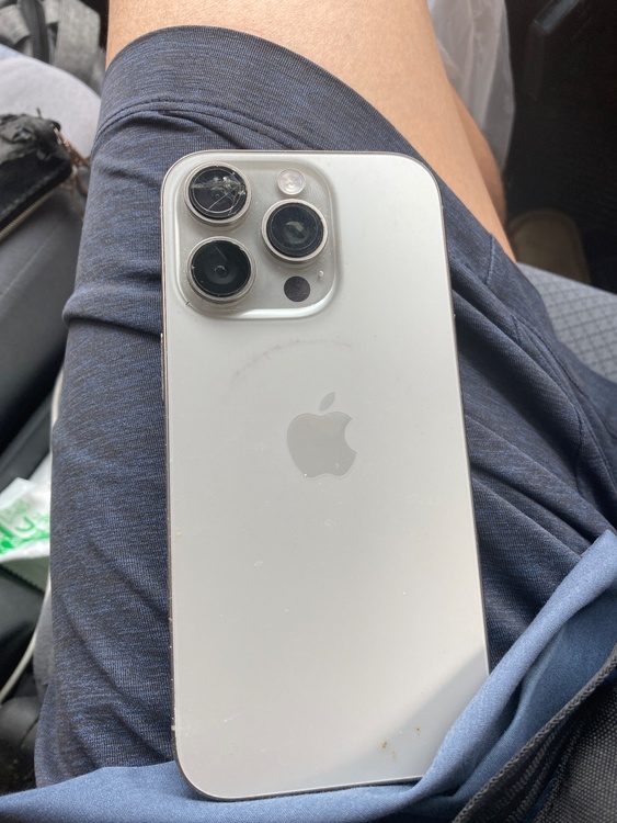 iPhone iPhone 16 Pro 128GB Softbank（スマホ）の商品画像 - 査定依頼日：2026年9月4日 - 最高査定価格：60,000円
