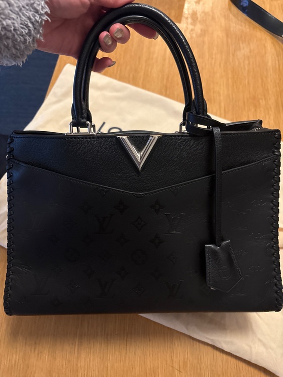 ヴァリージップトート（ブランドバッグ）の商品画像 - 査定依頼日：2026年3月11日 - 最高査定価格：140,000円