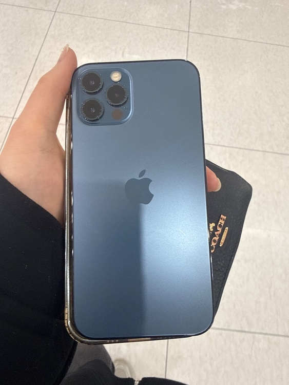 iPhone 12 Pro 256GB docomo（スマホ）の商品画像 - 査定依頼日：2026年4月2日 - 最高査定価格：35,000円