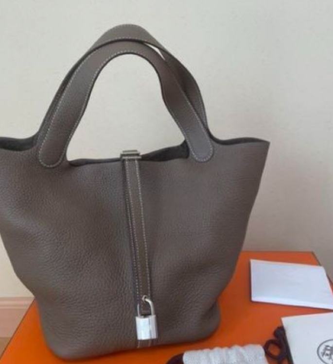 エルメスHERMES ピコタンロック mm エトゥープ　シルバー金具（ブランドバッグ）の商品画像 - 査定依頼日：2022年3月21日 - 最高査定価格：360,000円