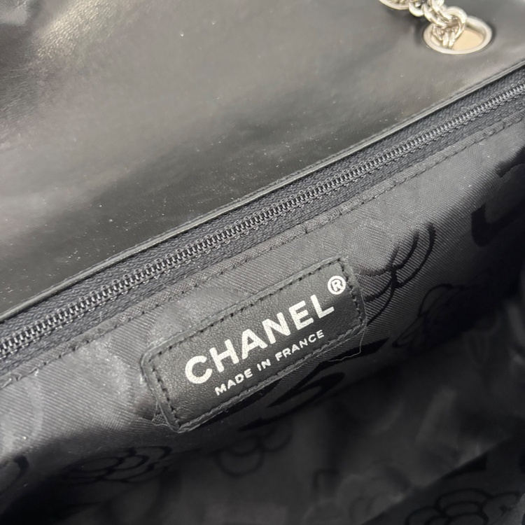 マドモアゼルチェーンショルダー（ブランドバッグ）の商品画像 - 査定依頼日：2026年1月31日 - 最高査定価格：230,000円