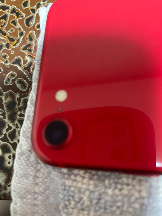 iPhone SE (第 2 世代) 64GB SIMフリー（スマホ）の商品画像 - 査定依頼日：2026年4月1日 - 最高査定価格：13,000円