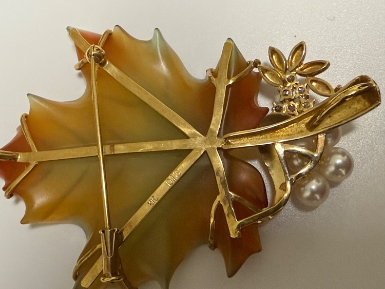 葉っぱモチーフブローチ（金・貴金属）の商品画像 - 査定依頼日：2025年11月14日 - 最高査定価格：130,000円