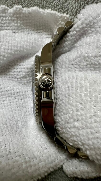 ロレックス GMTマスター 126710BLNR（高級時計）の商品画像 - 査定依頼日：2025年1月18日 - 最高査定価格：2,400,000円