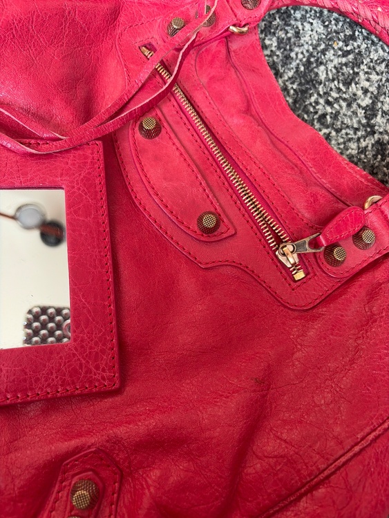 バレンシアガ  （ブランドバッグ）の商品画像 - 査定依頼日：2026年2月5日 - 最高査定価格：80,000円