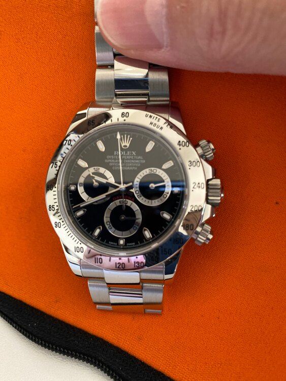 ロレックス デイトナ 116520（高級時計）の商品画像 - 査定依頼日：2025年4月8日 - 最高査定価格：3,850,000円