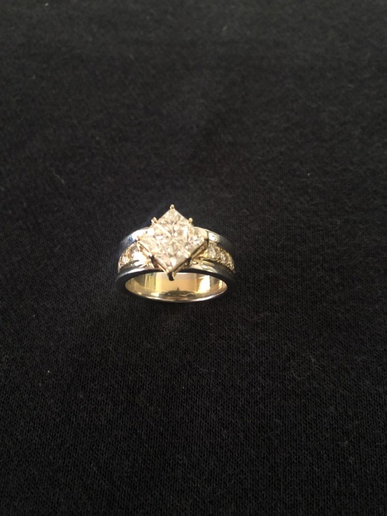 pt.k18オリジナルデザインリング（宝石）の商品画像 - 査定依頼日：2025年12月23日 - 最高査定価格：300,000円