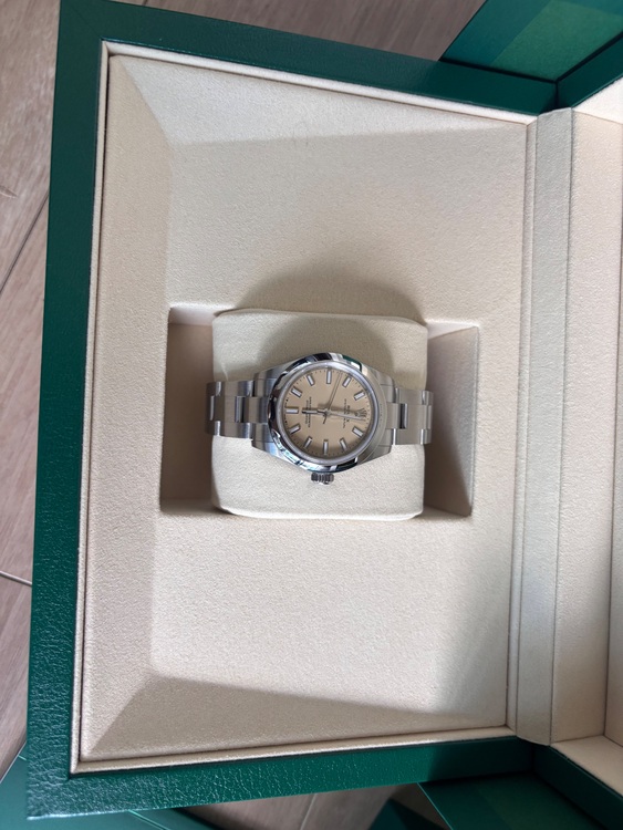 オイスターパーペチュアル28mm（高級時計）の商品画像 - 査定依頼日：2025年7月20日 - 最高査定価格：1,080,000円