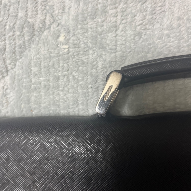 プラダ　サフィアーノ　ブリーフケース（ブランドバッグ）の商品画像 - 査定依頼日：2025年7月24日 - 最高査定価格：30,000円