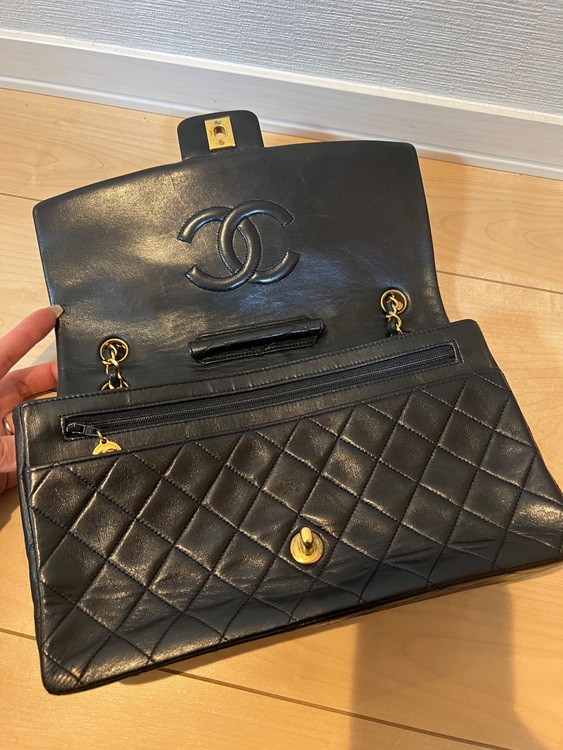 マトラッセ　シングルフラップ　ダブルチェーン（ブランドバッグ）の商品画像 - 査定依頼日：2025年11月11日 - 最高査定価格：300,000円