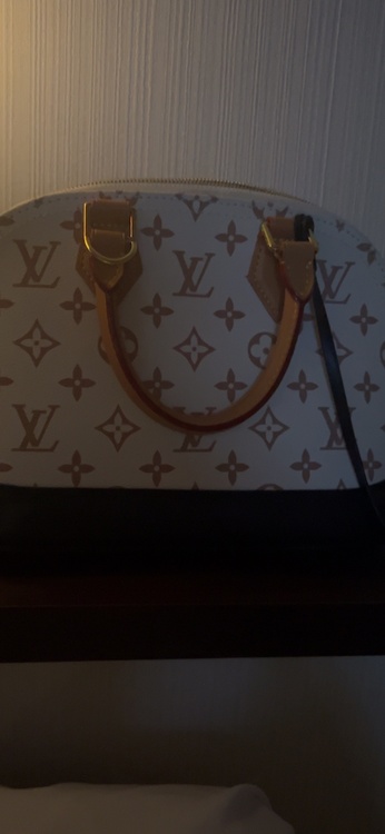 ルイヴィトン アルマ （ブランドバッグ）の商品画像 - 査定依頼日：2026年2月28日 - 最高査定価格：250,000円