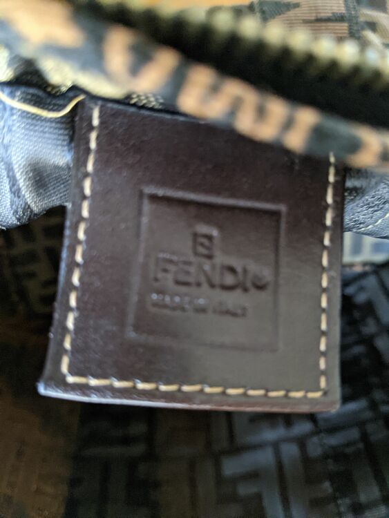 フェンディ  （ブランドバッグ）の商品画像 - 査定依頼日：2025年9月8日 - 最高査定価格：40,000円