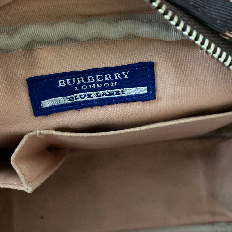 バーバリー　ブルーレーベル　ショルダーバッグ　ネイビー　キャンバス/レザー（ブランドバッグ）の商品画像 - 査定依頼日：2022年4月20日 - 最高査定価格：25,000円