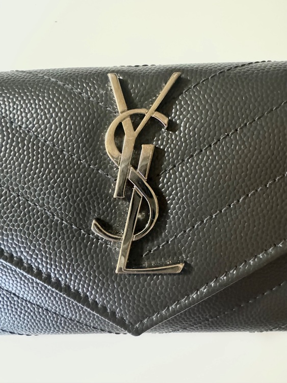 イブサンローラン  （ブランドバッグ）の商品画像 - 査定依頼日：2025年6月19日 - 最高査定価格：42,000円