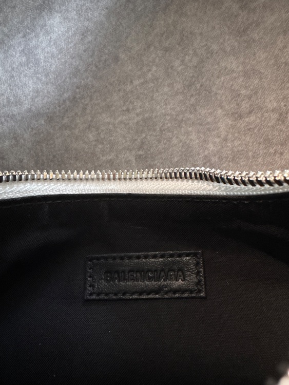 バレンシアガ  （ブランドバッグ）の商品画像 - 査定依頼日：2025年9月30日 - 最高査定価格：120,000円