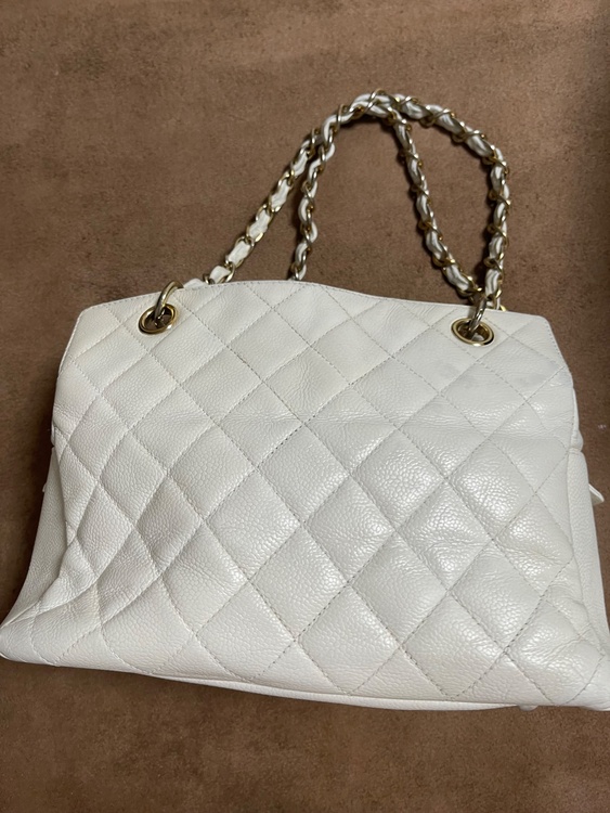 チェーントート　白（ブランドバッグ）の商品画像 - 査定依頼日：2026年1月23日 - 最高査定価格：130,500円