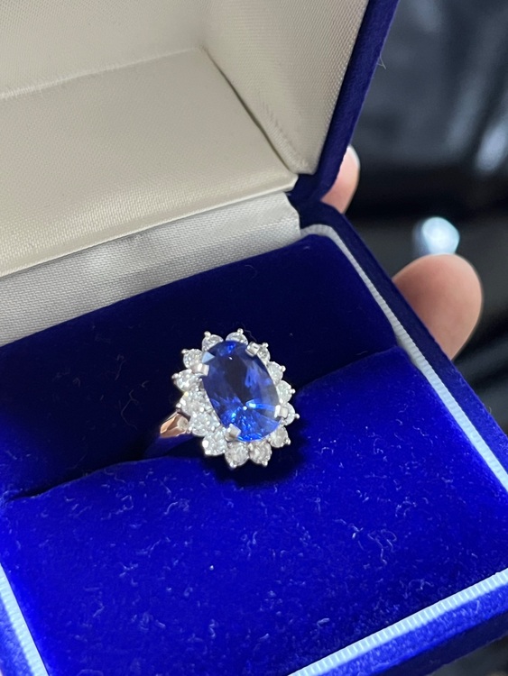 3.638 Ctサファイアダイヤモンドリング（宝石）の商品画像 - 査定依頼日：2025年9月28日 - 最高査定価格：450,000円