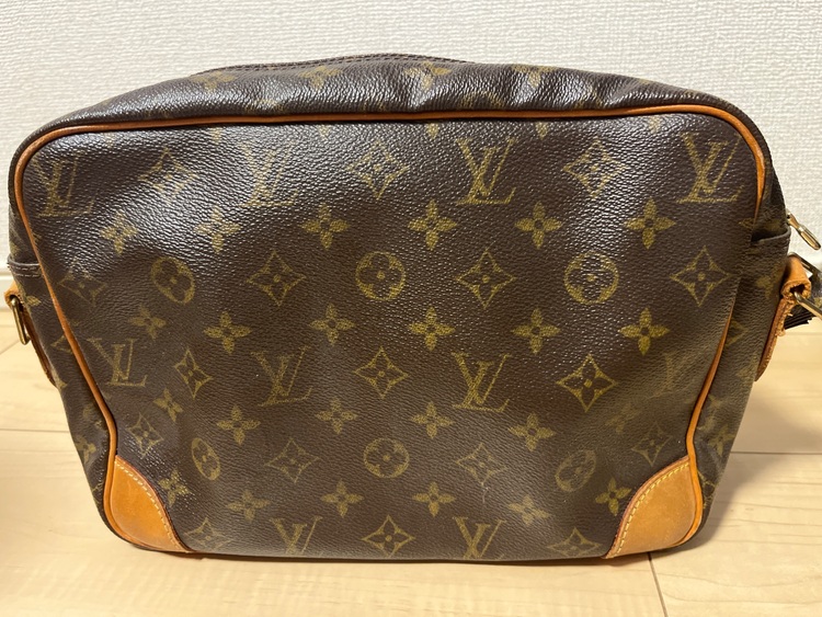 ナイルショルダーバッグ（ブランドバッグ）の商品画像 - 査定依頼日：2025年10月26日 - 最高査定価格：15,000円