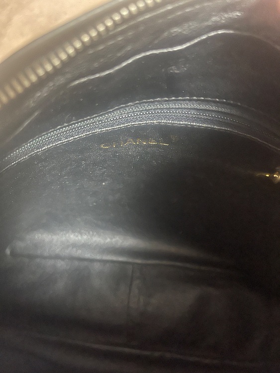 CHANEL ブラックショルダーバック（ブランドバッグ）の商品画像 - 査定依頼日：2025年10月10日 - 最高査定価格：95,000円