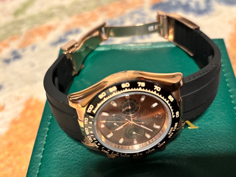 ロレックス デイトナ 116515LN18Kえばーろーずごーる（高級時計）の商品画像 - 査定依頼日：2025年12月4日 - 最高査定価格：6,100,000円