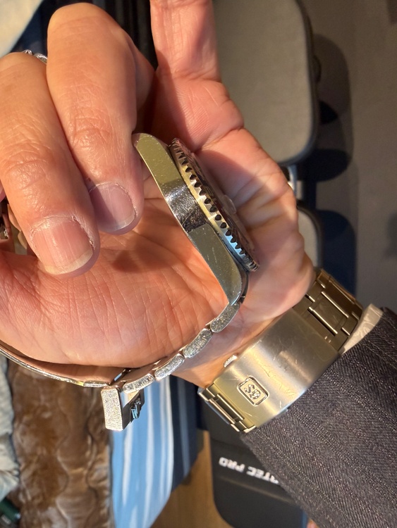 ロレックス GMTマスター オイスター　ぺぷ（高級時計）の商品画像 - 査定依頼日：2026年1月23日 - 最高査定価格：3,550,000円