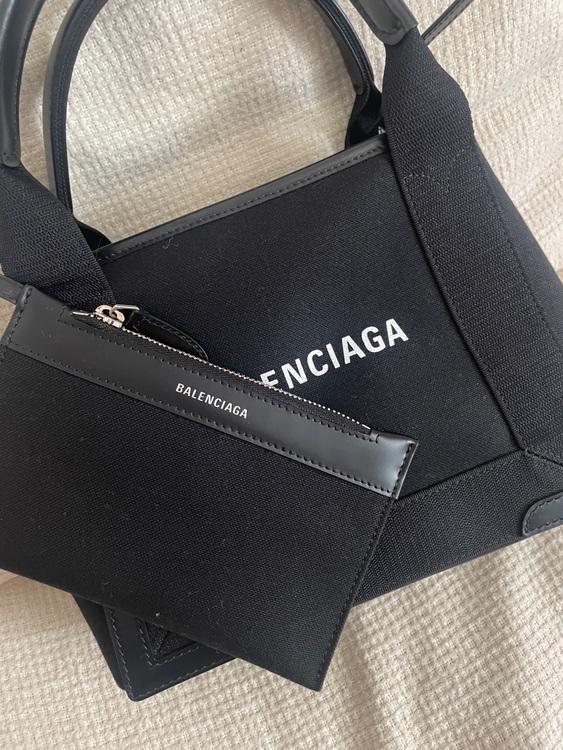 バレンシアガ  （ブランドバッグ）の商品画像 - 査定依頼日：2025年9月12日 - 最高査定価格：60,000円