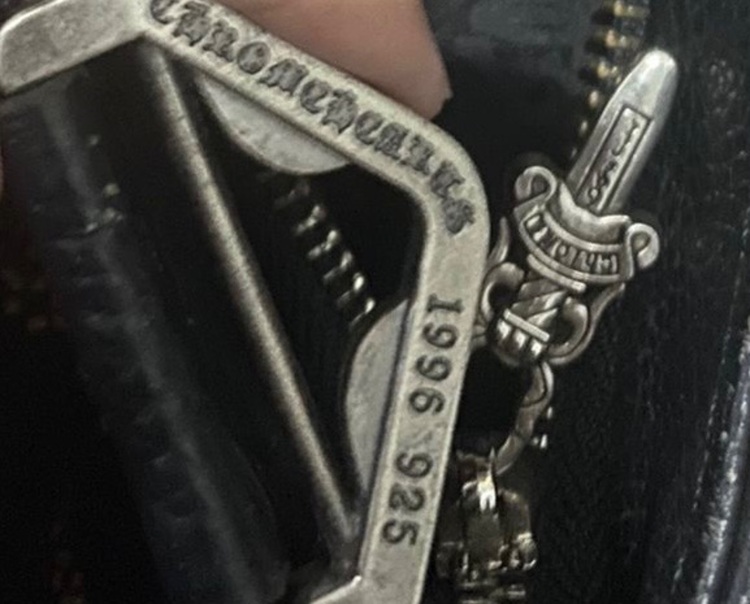 レア CHROME HEARTS クロムハーツ バック ブラック ショルダーバッ（古着・ファッション）の商品画像 - 査定依頼日：2025年9月21日 - 最高査定価格：100,000円