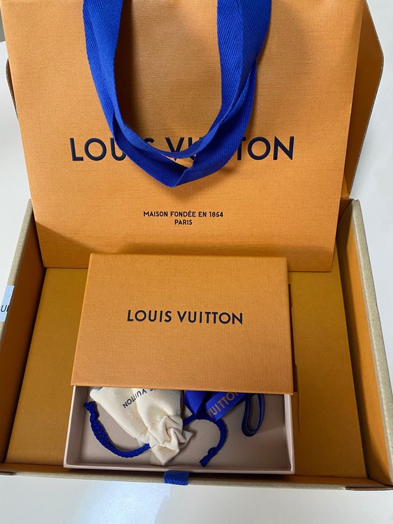 イヤーカフ（ブランド財布・小物）の商品画像 - 査定依頼日：2022年9月24日 - 最高査定価格：20,000円