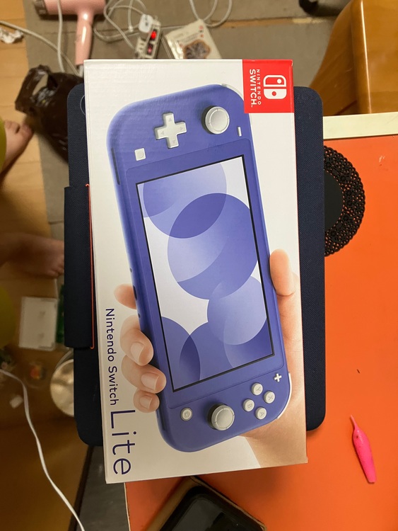 任天堂スイッチライト（ゲーム機本体・ゲームソフト）の商品画像 - 査定依頼日：2022年6月25日 - 最高査定価格：14,000円