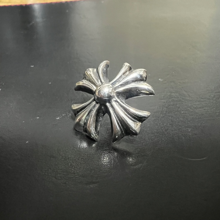 ピンズ　CHクロス（古着・ファッション）の商品画像 - 査定依頼日：2026年1月5日 - 最高査定価格：60,000円