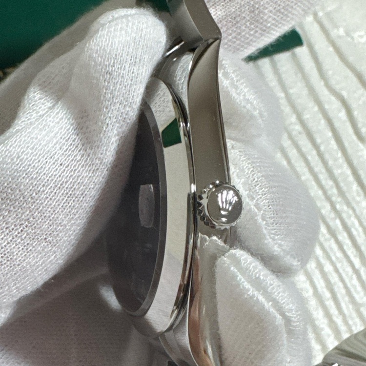 ロレックス デイトジャスト41mm  126300 アズーロブルー（高級時計）の商品画像 - 査定依頼日：2025年6月20日 - 最高査定価格：1,380,000円