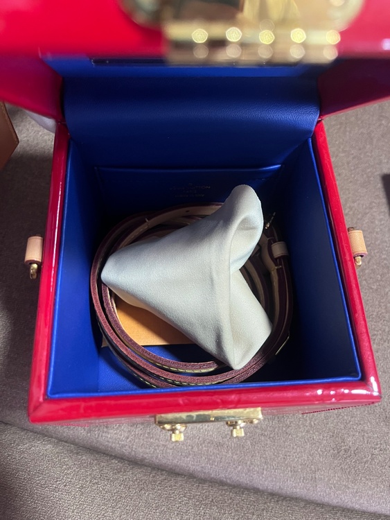 ブリーカーボックス　ショルダーバッグ（ブランドバッグ）の商品画像 - 査定依頼日：2026年4月15日 - 最高査定価格：120,000円