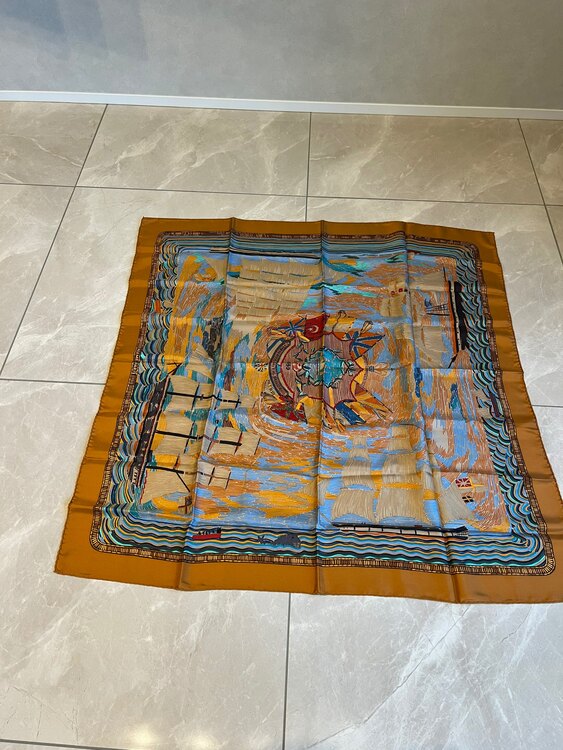 エルメススカーフ（古着・ファッション）の商品画像 - 査定依頼日：2025年2月8日 - 最高査定価格：15,000円