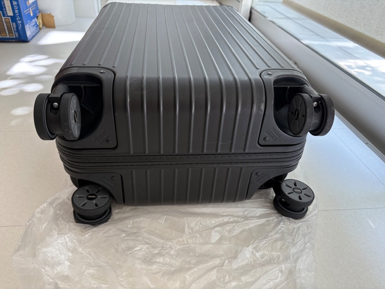 RIMOWA エッセンシャル　65リットル　E-Tag（ブランドバッグ）の商品画像 - 査定依頼日：2025年8月17日 - 最高査定価格：100,000円