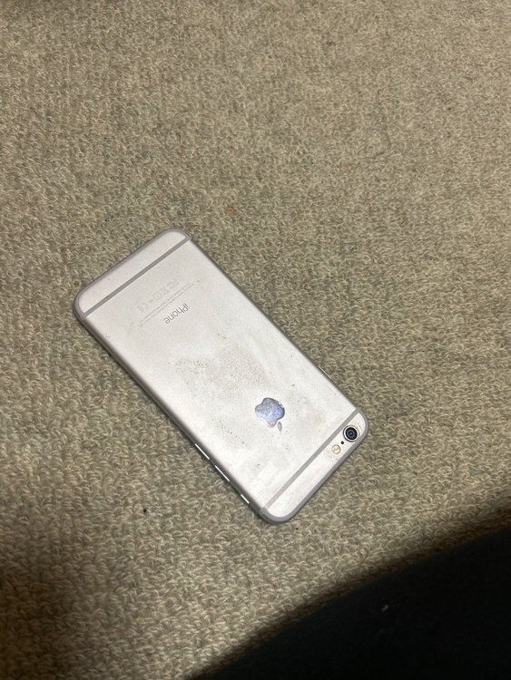 iPhone iPhone6 16GB au（スマホ）の商品画像 - 査定依頼日：2026年6月16日 - 最高査定価格：1,000円