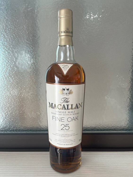 マッカラン　ファインオーク　25年　箱無し（お酒）の商品画像 - 査定依頼日：2025年5月7日 - 最高査定価格：120,000円