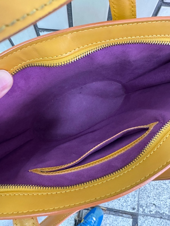 ハンドバッグ（ブランドバッグ）の商品画像 - 査定依頼日：2025年12月12日 - 最高査定価格：15,000円