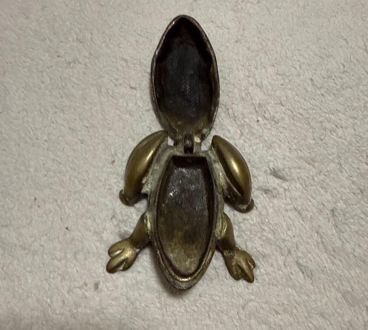 ブロンズカエル型 お香立て（美術品・骨董品）の商品画像 - 査定依頼日：2026年1月22日 - 最高査定価格：100,000円