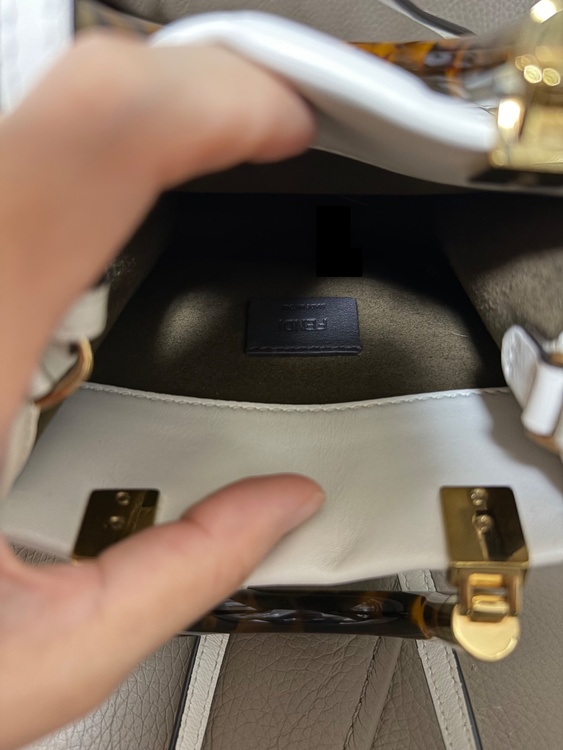 （FENDI）のサンシャイン ショッパー ミニ型番：8BS051（ブランドバッグ）の商品画像 - 査定依頼日：2026年9月3日 - 最高査定価格：80,000円
