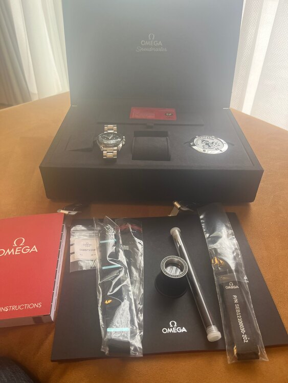 ムーンウォッチ（高級時計）の商品画像 - 査定依頼日：2025年5月29日 - 最高査定価格：650,000円