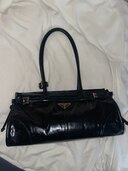 プラダ  （ブランドバッグ）の商品画像 - 査定依頼日：2024年12月26日 - 最高査定価格：300,000円